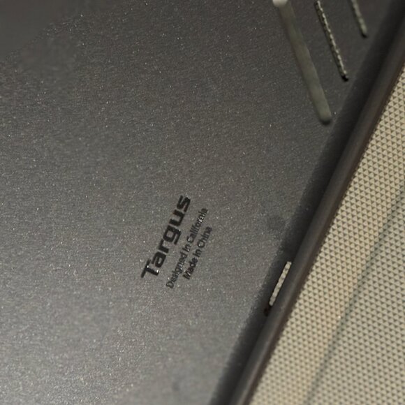 Targus Pro-Tek Case for iPad (9th, 8th and 7th Gen) 10.2-inch, iPad Air/Pro 10.5 - Picture 7 of 9